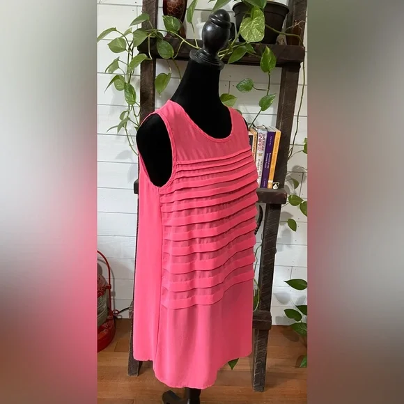 Ya Los Angeles: Silk Ruffled Tier Sleeveless Blouse - Picture 15 of 17